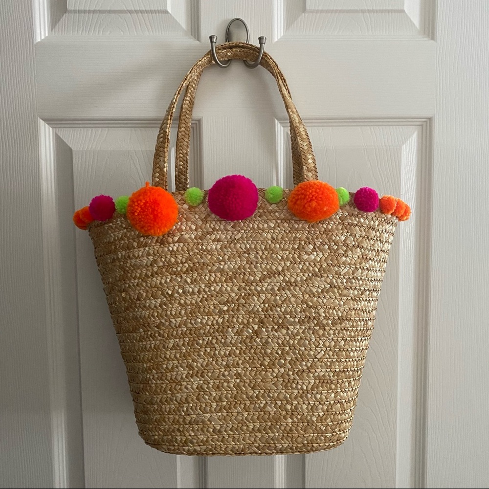 NWT straw beach bag with pom-poms